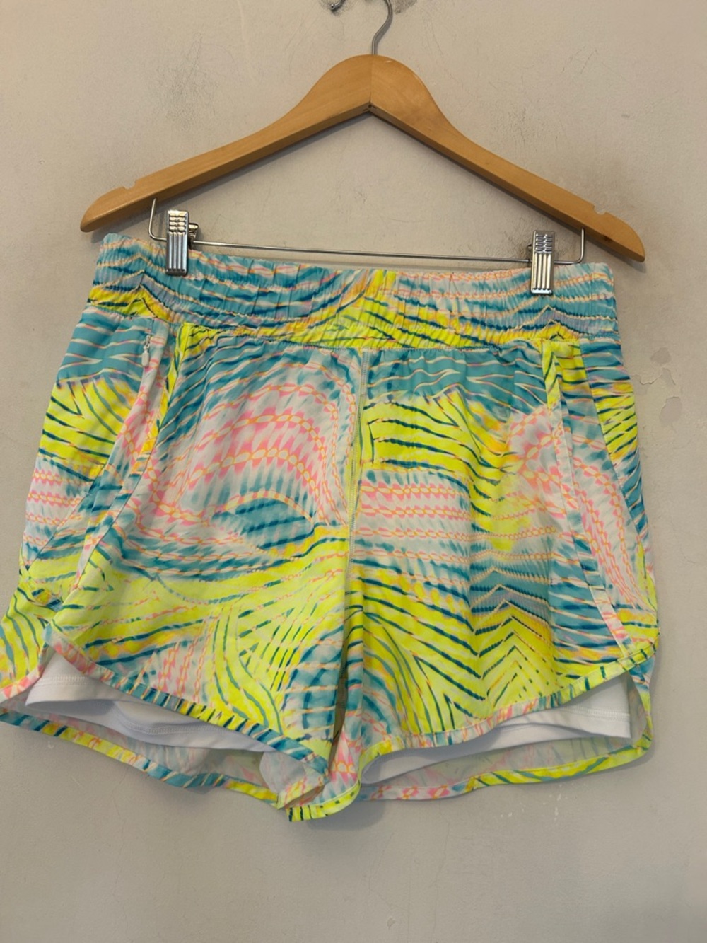 Avis Women's Yellow & Blue Watercolor Print Athletic Shorts Size L EUC
